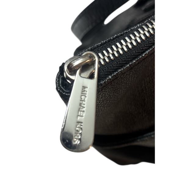 Michael Kors Jet Set Black Signature Tote w/Silver Hardware - Picture 4 of 9